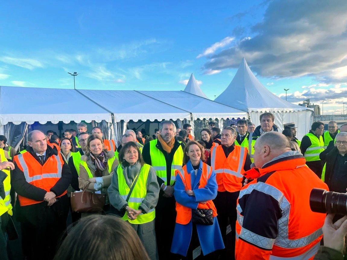 Au port de Sète, la cargaison ne passe plus du train au camion par les airs mais à l’horizontal